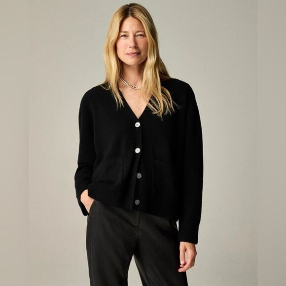 J. Crew Sweaters - NWT J.Crew Cashmere Patch Pocket Cardigan Sweater BF016 in Black Size XXS